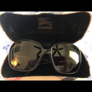Authentic Burberry Sunglasses 🕶!!